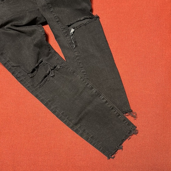 J Brand Black Mercy Cropped Jeans in a Size 27 - Picture 9 of 13